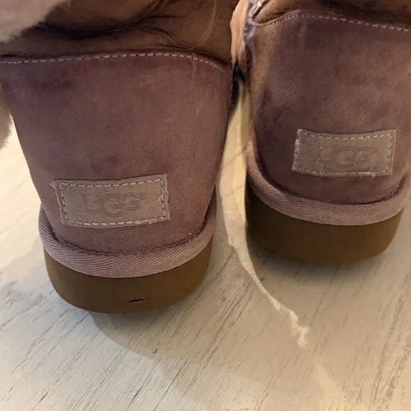 UGGS Pink Boots with Star Charm - Picture 6 of 6
